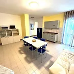 Condominio Simma Giallo E Azzurro